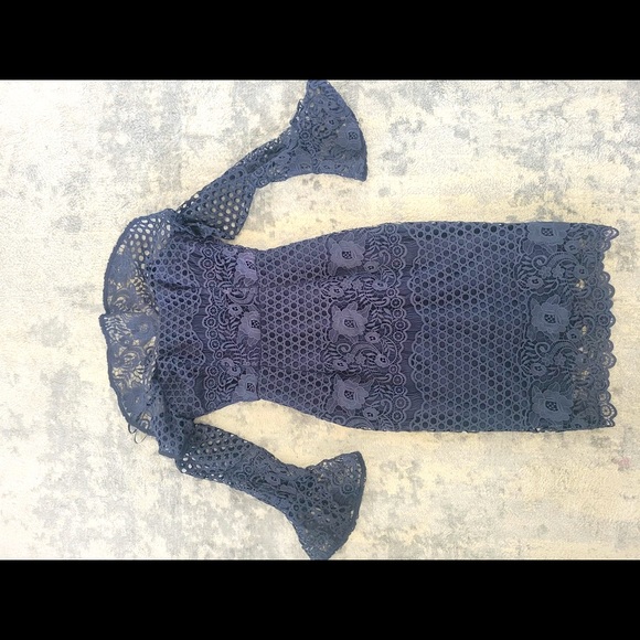 Off Shoulder Lace Dreas - Picture 4 of 7